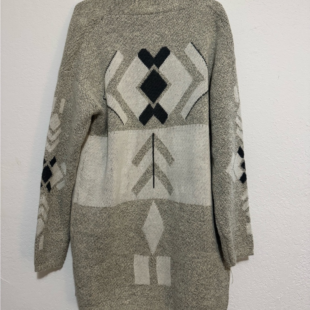 Geometric Patterned Gray Sweater - Picture 2 of 2